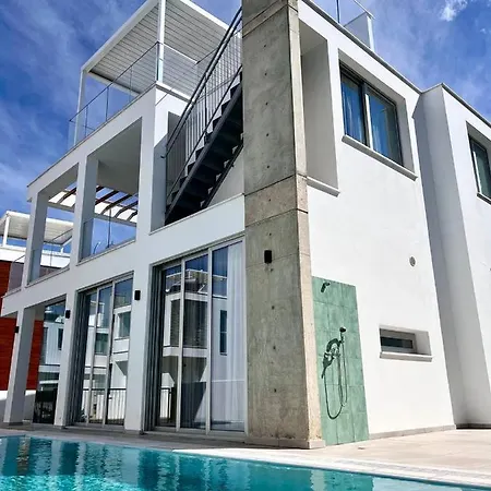 Luxury 2-floor With Private Swimming Pool فيلة
