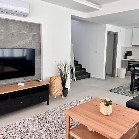 Luxury 2-floor With Private Swimming Pool Paralimni