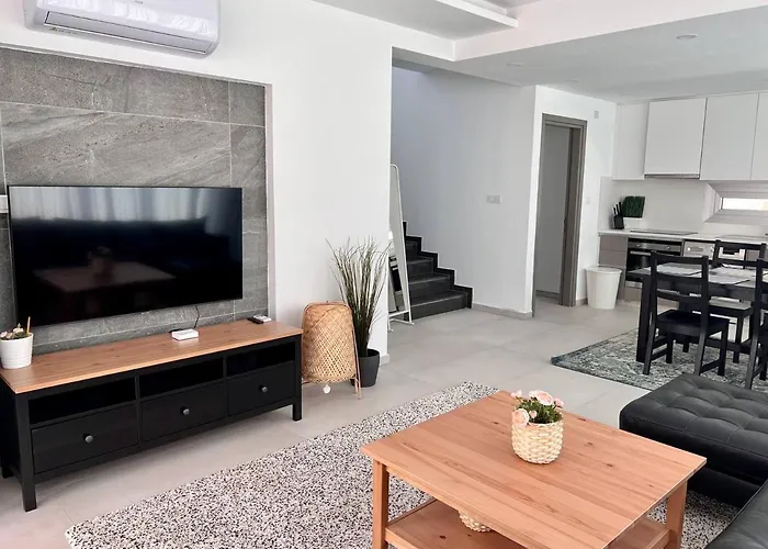 Luxury 2-floor With Private Swimming Pool Paralimni