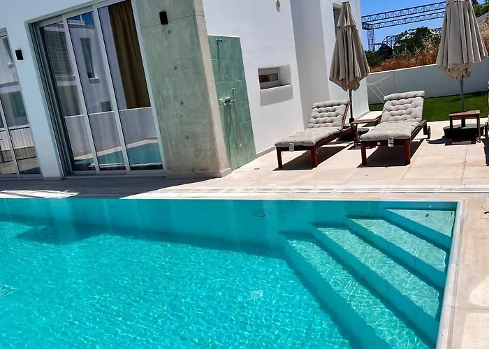 Luxury 2-floor With Private Swimming Pool Paralimni